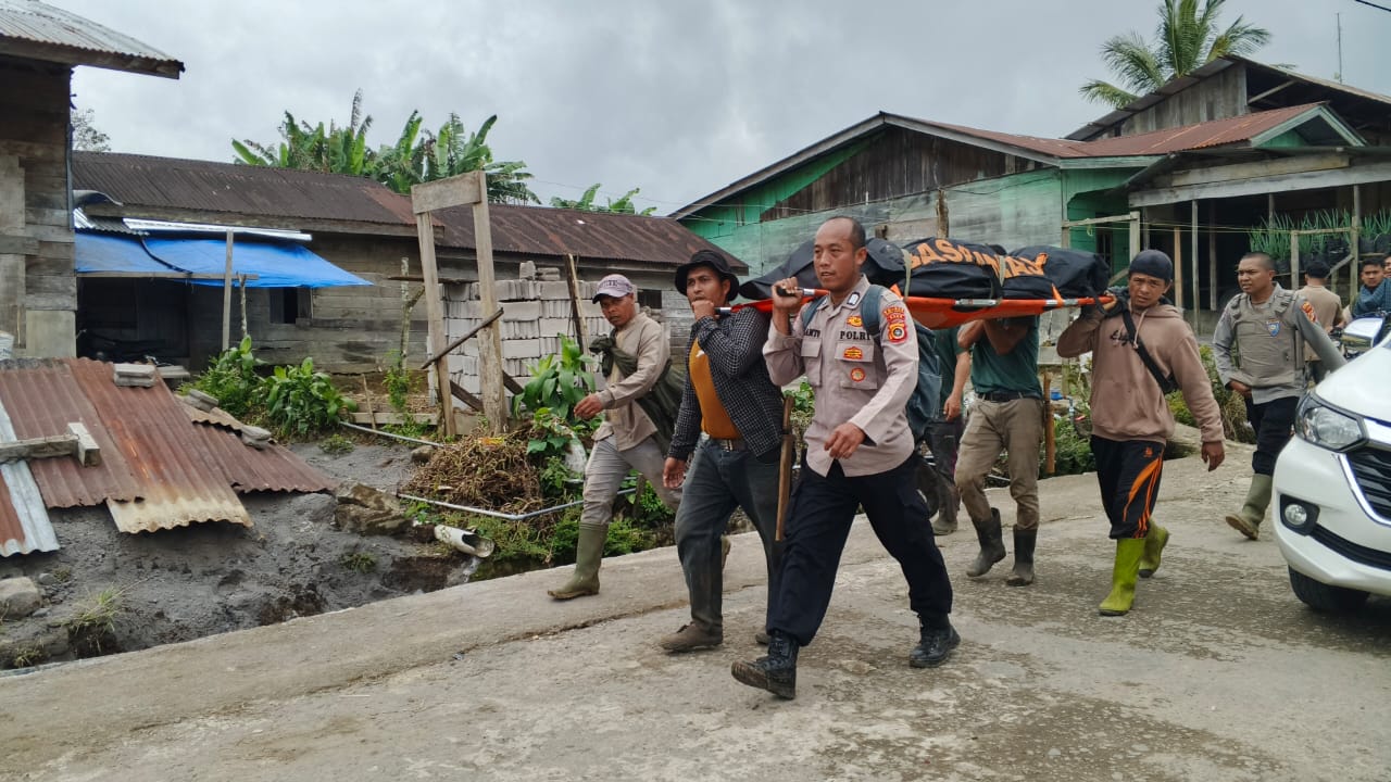 Dibantu Warga, Tim Evakuasi Berhasil Menemukan Jasad Yang Hilang