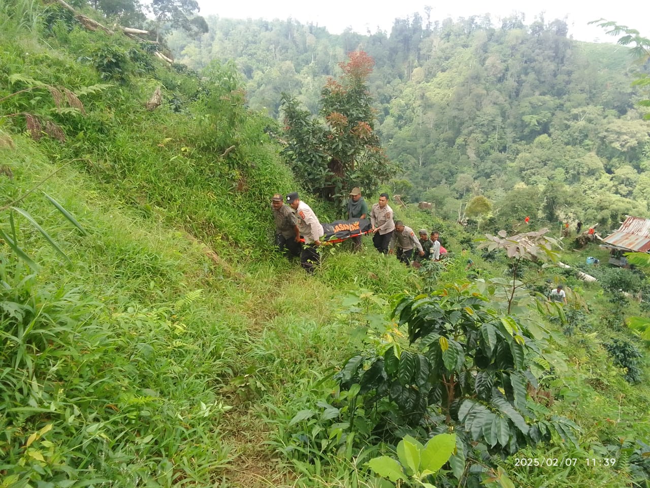 Dibantu Warga, Tim Evakuasi Berhasil Menemukan Jasad Yang Hilang