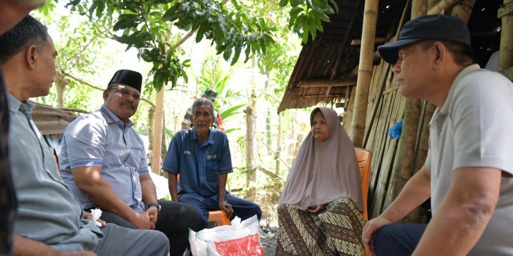 Pj Gubernur Temui Lansia Calon Penerima Rumah Layak Huni Di Pidie