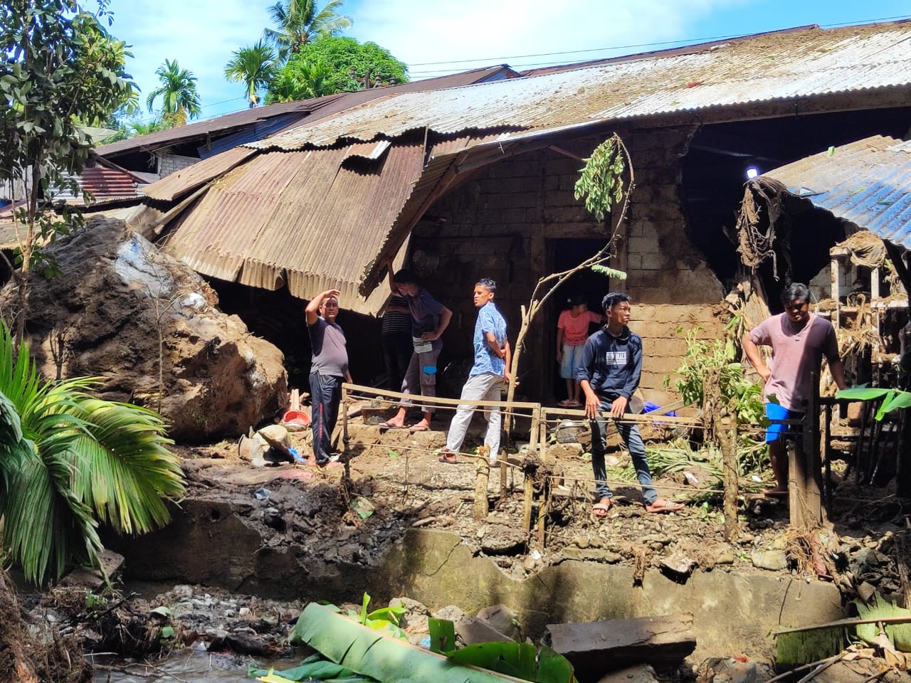 Tertimpa Batu Besar, 5 Rumah Warga Drien Jalo Meukek Rusak