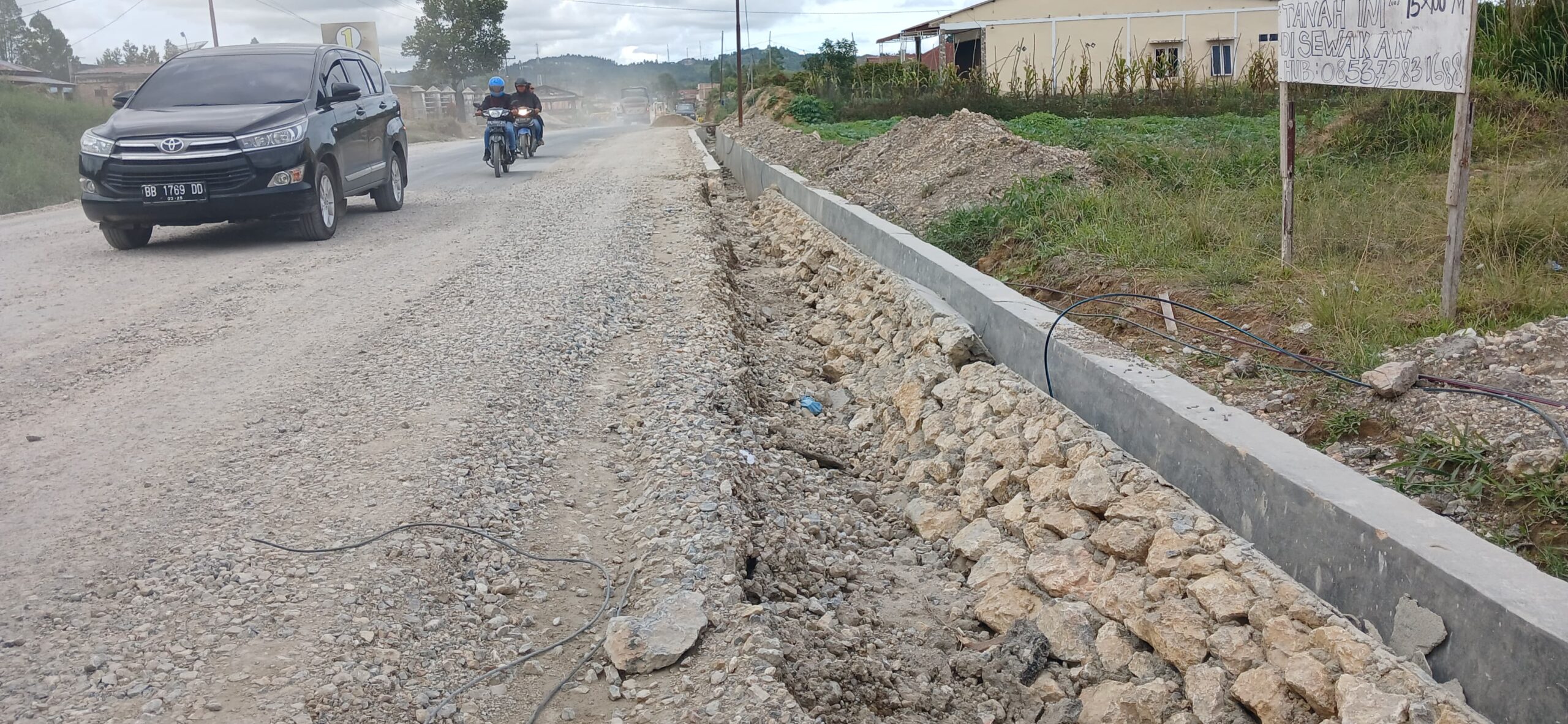 Baru Selesai, Drainase Jalan Doloksanggul - Siborongborong Ambruk