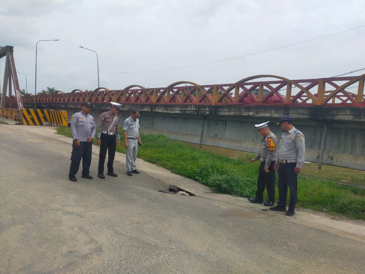 Operasi Keselamatan Toba 2025, Polres Labusel Cek Jalan Rusak Di Jalinsum