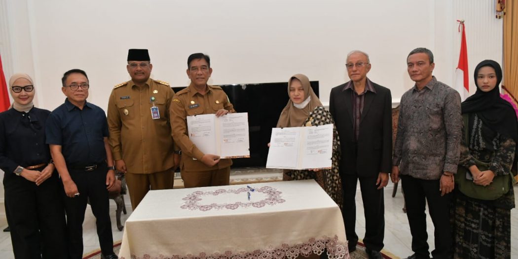 Pj Gubernur Dan Wali Nanggroe Aceh Serahkan Aset Untuk Keluarga Laksamana Malahayati