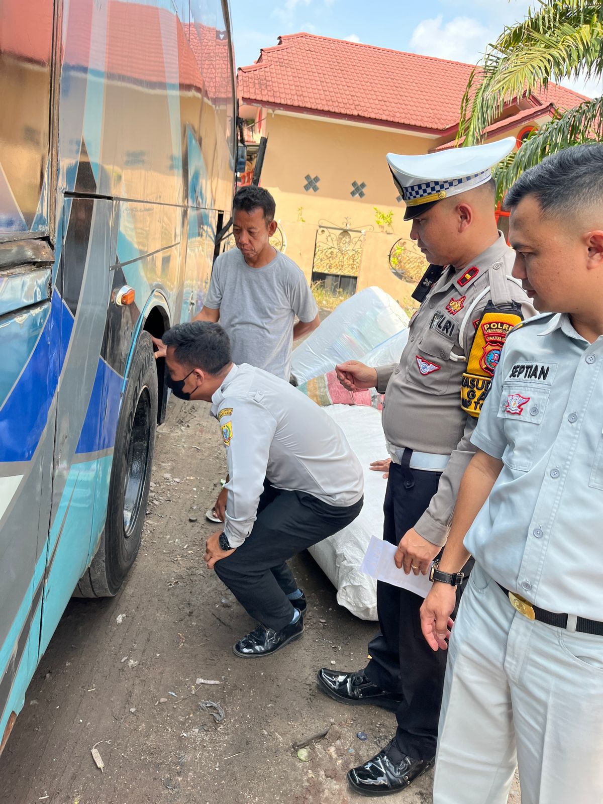 Polres Labusel Cek Kelayakan Bus Penumpang