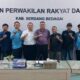 Ketua dan Sekretaris DPRD Sergai Togar Situmorang dan Muhammad Fahmi bersama Ketua, Sekretaris dan Bendahara PWI Sergai Edi Saputra, Darmawan dan Iwan Syahputra Pane serta pengurus PWI usai audensi silaturahmi, Rabu (12/2) di gedung DPRD Sergai di Sei Rampah. (Waspada/Ist)