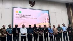 Ketua Pengadilan Tinggi Aceh Nursyam foto bersama forkopimda dan stakeholder lainnya usai syukuran peresmian gedung Pengadilan Tinggi Banda Aceh, Kamis (13/02/25(.(Waspada/T.Mansursyah)