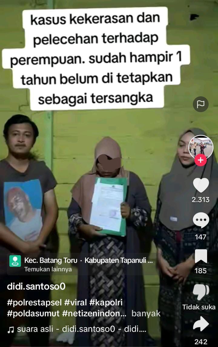 Foto tangkap layar vidio korban pelapor didampingi putrinya dan Ketua LPAP Tapsel Andry, saat memohon atensi Kapolri dan Kapolda Sumut. (Waspada/Ist)