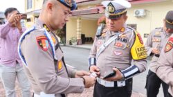 SUBBID Provos Polda Sumut saat memeriksa personel Polres Samosir. (Waspada/Ist)