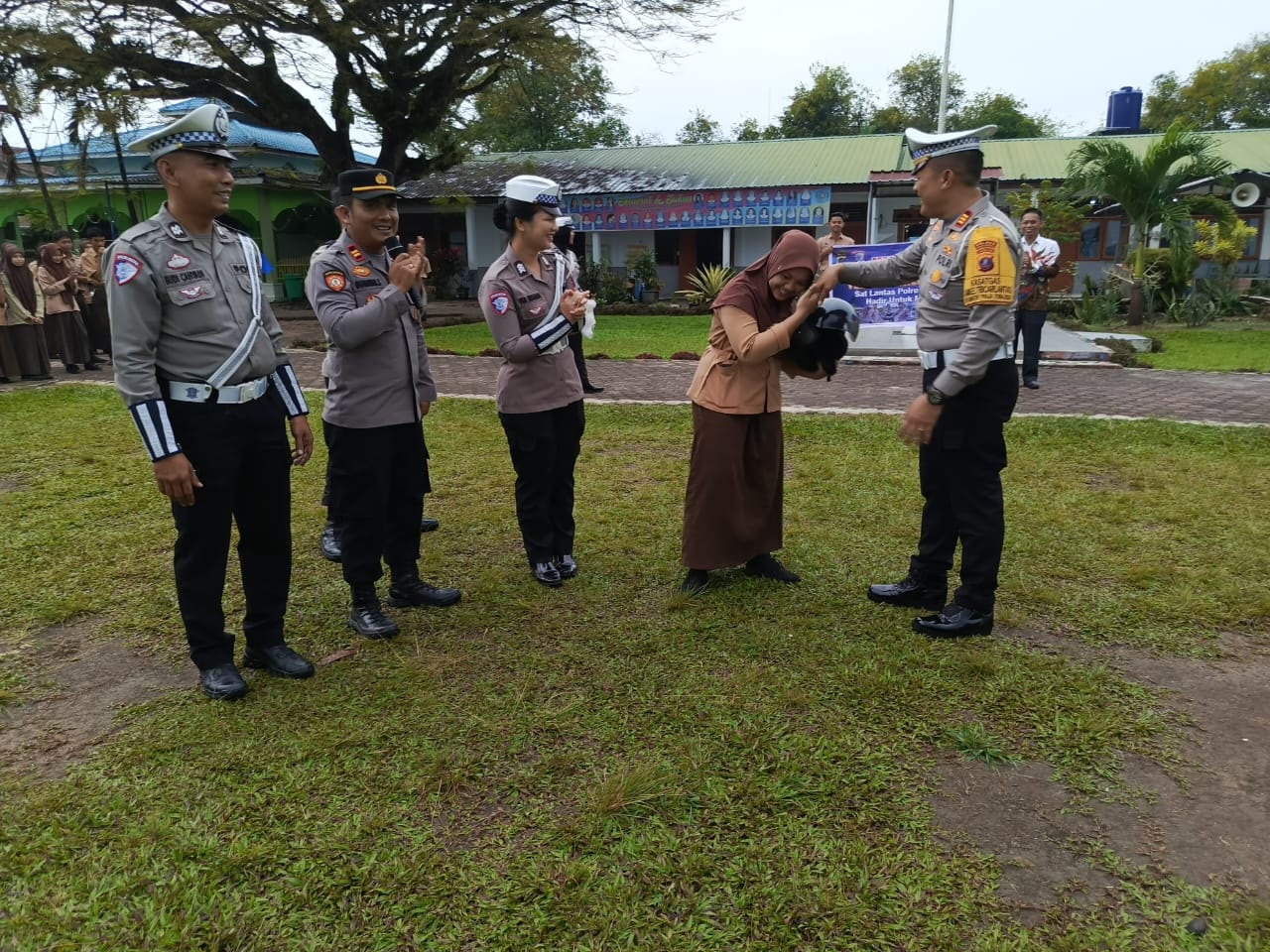 Kasat Lantas Polres Simalungun Sosialisasi Keselamatan Berlalu Lintas Di Sekolah