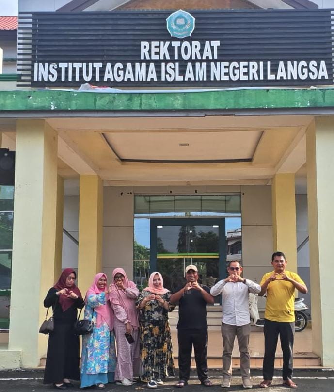 Dekan FTIK IAIN Langsa, Dr. Amiruddin Yahya Azzawiy, M.A saat menerima kunjungan delegasi Kantor Kementerian Agama (Kankemenag) Kabupaten Langkat di kampus setempat, Sabtu (15/2). Waspada/dede