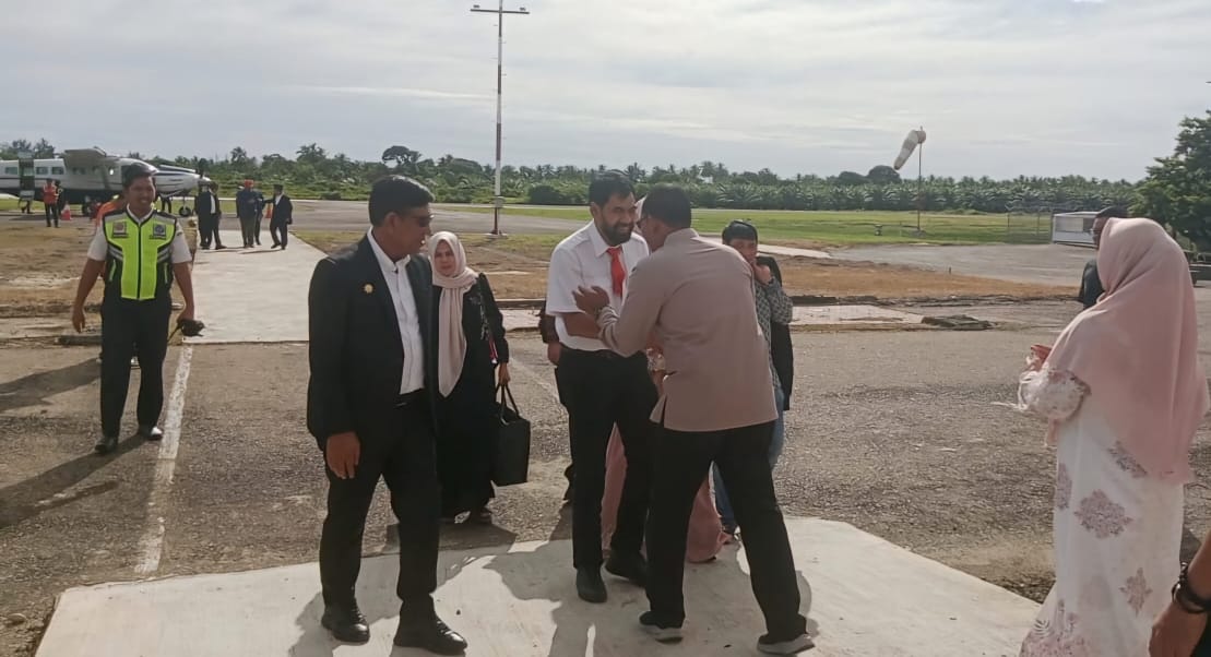 Jelang Pelantikan Bupati, Gubernur Aceh Tiba Di Bandara Teuku Cut Ali