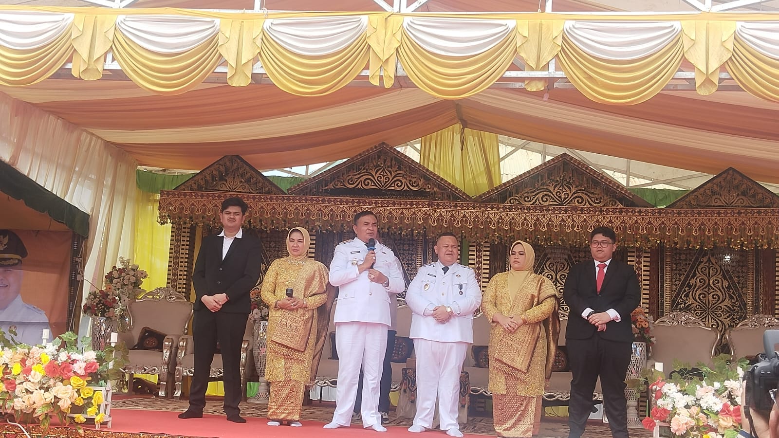 Bupati Agara, HM Salim Fakhry, SE, MM saat sedang menyampaikan pidatonya. Waspada/Seh Muhammad Amin