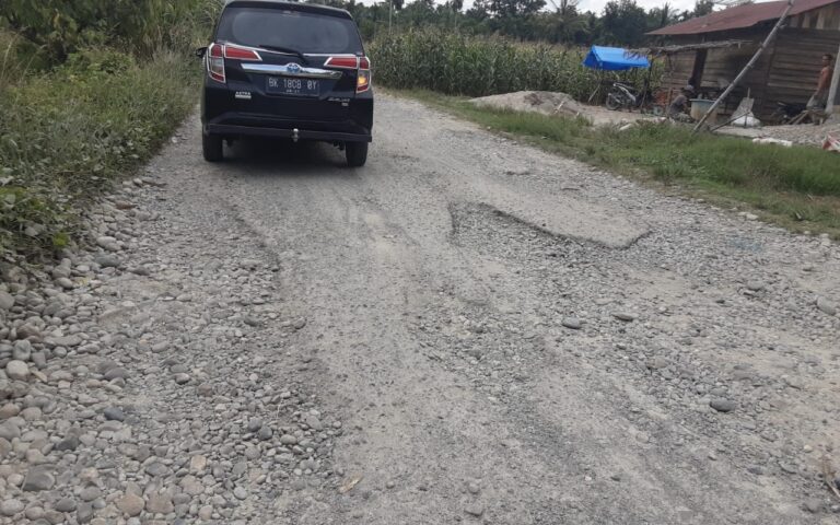 Masyarakat Agara Minta Pemerintah Serius Perbaiki Kerusakan Jalan