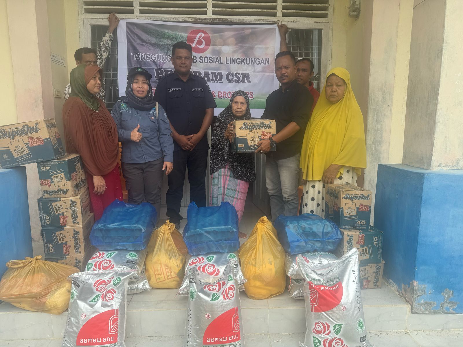 PT. Fajar Baizuri & Brothers Salurkan CSR  Di Lima Desa