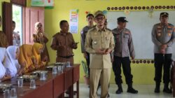 WALI Kota Subulussalam, Haji Rasyid Bancin saat meluncurkan Program MBG. (Waspada/Ist)