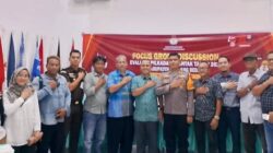 Komisioner KPU Sergai bersama peserta FCD Evaluasi Pilkada Tahun 2024 bersama sejumlah stakeholder, Senin (17/2) kemarin di aula jantor KPU Sergai di Sei Rampah. (Waspada/Ist)