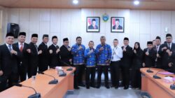 Anggota BPSK Sumut Periode 2025-2030 bersama Kadis Perindag ESDM, Mulyadi Simatupang SPi MSi, Sekretaris, Kabid dan Ketua Tim Pemilihan BPSK.