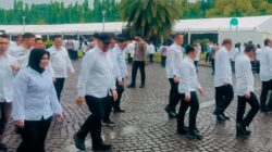 BUPATI dan Wakil Bupati Batubara H. Baharuddin Siagian, SH, M.Si dan Syafrizal, SE, M.AP serta KDH terpilih hasil Pilkada Serentak 2024, mengikuti kirab jalan kaki dari Monas, menuju Istana Kepresidenan di Jakarta dalam geladi bersih. Waspada/Ist