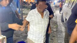 Tersangka AL, 49, alamat Jalan Proklamasi No. 10 Lingkungan II Rahmad Desa Kwala Bingai Kecamatan Stabat, Sumut ditangkap saat jualan bakso keliling di Jalan D.I. Panjaitan, tepatnya di depan Loket KBT Tarutung, Rabu (19/2) sekira pukul 20.00 Wib. Waspada/ist