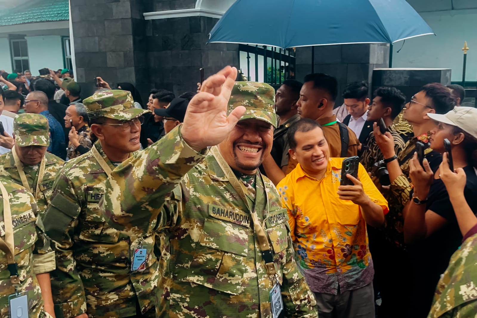 BUPATI Batubara H. Baharuddin Siagian, SH, M.Si bersama gubernur dan sejumlah bupati dan wali kota dari Sumut mengikuti retret di Akmil Magelang, setelah dilantik oleh Presiden RI Prabowo Subianto dan foto bersama. Waspada/Ist