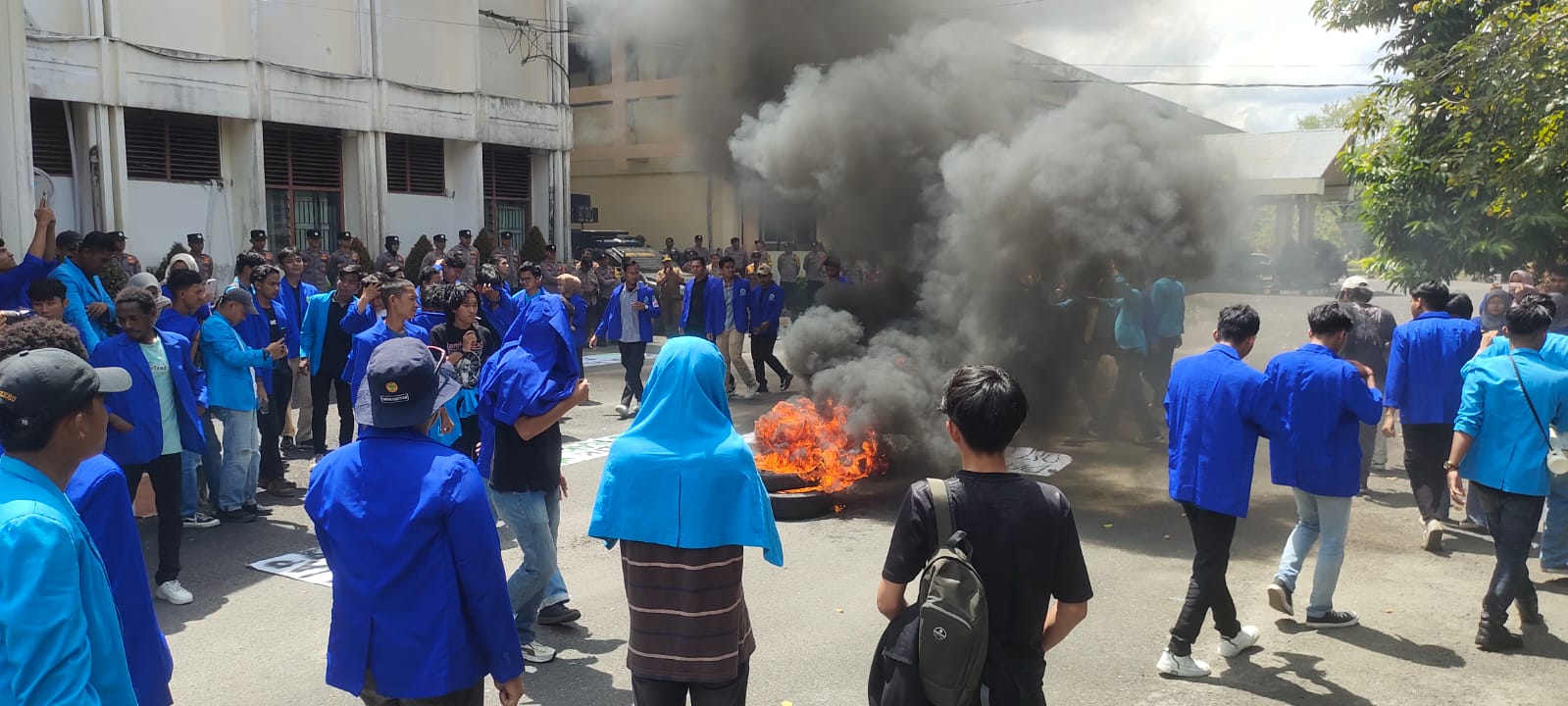 Mahasiswa Demo DPRK Langsa, Tuntut Selesaikan Konflik Internal Dewan Dan Revisi Inpres Efisiensi