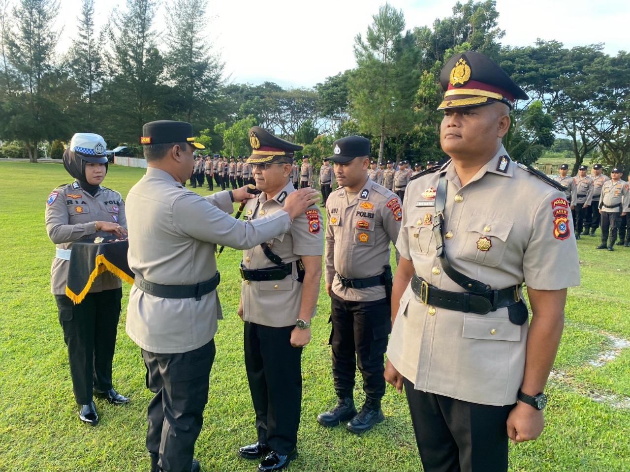 Prosesi sertijab Wakapolres Abdya dari Kompol Asyari Hendri ke Kompol Misyanto, dipimpin Kapolres Abdya AKBP Agus Sulistianto SH SIK. Senin (24/2).Waspada/Syafrizal