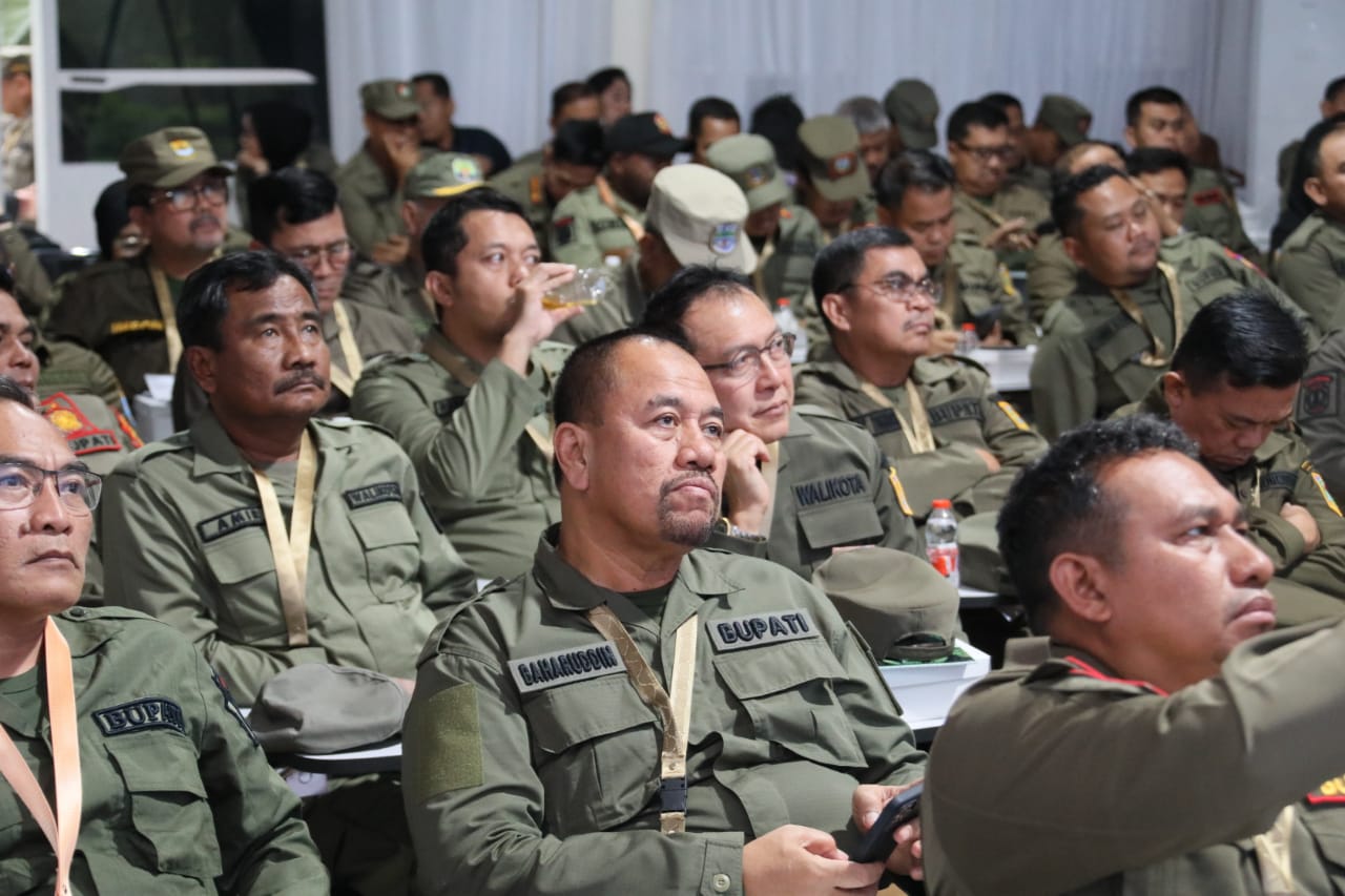 BUPATI Batubara H. Baharuddin Siagian, SH, M.Si mengikuti seluruh rangkaian kegiatan retreat bersama KDH se-Indonesia di Akmil, Magelang. Waspada/Ist