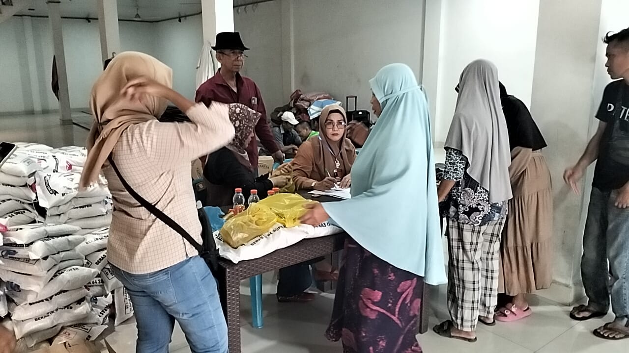 IKA SMAN 1 Tebinggtinggi Gelar Tebus Sembako Murah