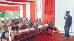 Kapolres Palas AKBP Diari Astetika, SIK diwakili Kapolsek Sosa AKP Mulyadi, SH saat acara launching program P2L si desa Ujung Batu I, kecamatan Hutaraja Tinggi, Senin (24/2). Waspada/Ist