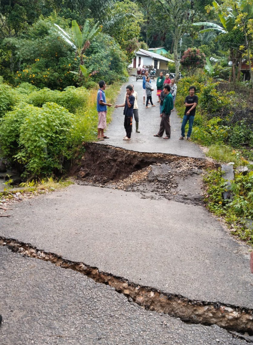 Jembatan Di Tipang Amblas