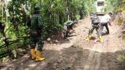 Tampak dalam gambar Tim Satgas TMMD Reguler ke 123 Kodim 0112/Sabang terus pacu penyelesaian pembangunan jalan baru di Jaboi Sabang. (Waspada/ist)