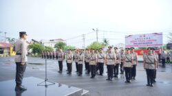 Kapolres Lhokseumawe, AKBP Henki Ismanto, S.I.K., melakukan sertijab puluhan pajabat utama terdiri dari kabag, Kasat dan Kapolsek di wilayah hikumnya berlangsung di Gedung Wira Satya setempat, Selasa (25/2). (Waspada/ Zainuddin. Abdullah )