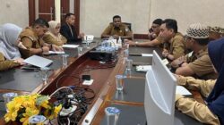 Kepala Dinas Kesehatan Kota Langsa, dr Muhammad Yusuf Akbar, M.K.M bersama tim saat melakukan kunjungan ke RSUD Langsa untuk melihat langsung pelayanan kesehatan, Selasa (25/2). Waspada/dede