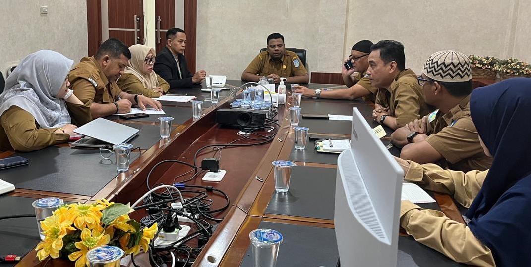 Kepala Dinas Kesehatan Kota Langsa, dr Muhammad Yusuf Akbar, M.K.M bersama tim saat melakukan kunjungan ke RSUD Langsa untuk melihat langsung pelayanan kesehatan, Selasa (25/2). Waspada/dede