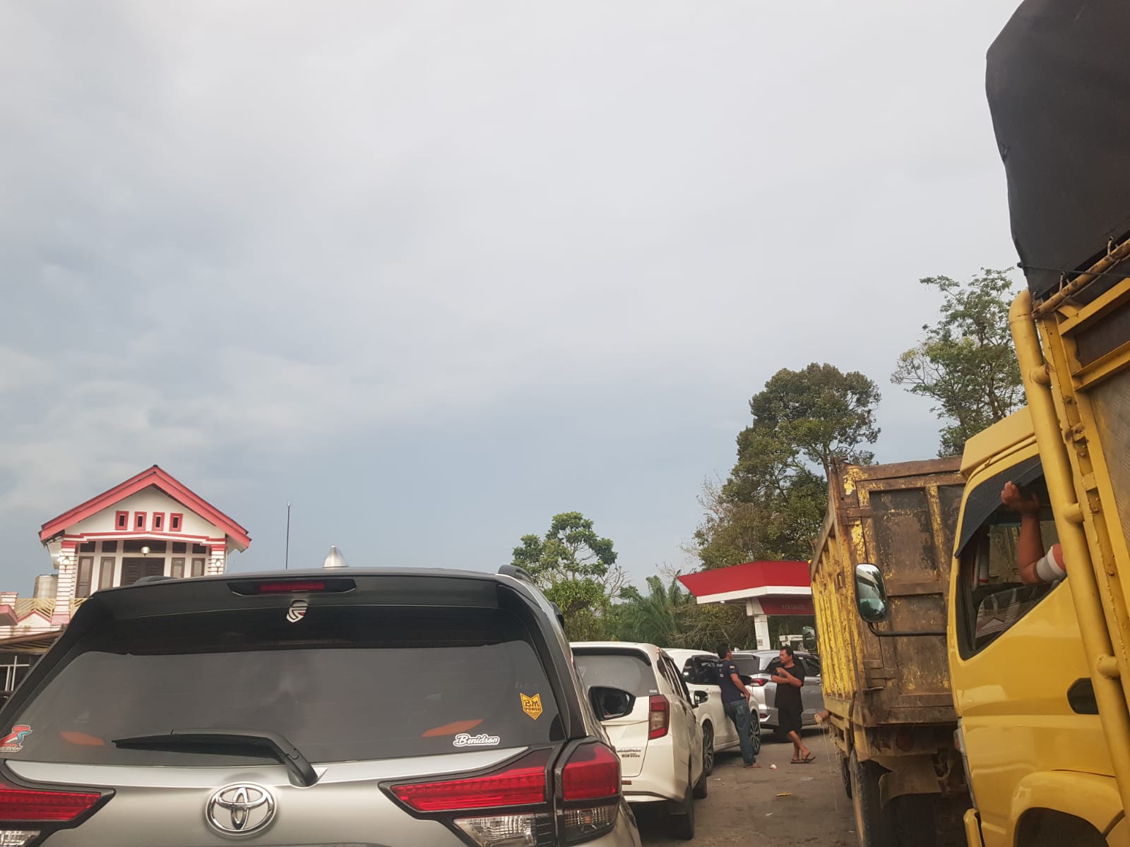 Antrean Panjang Dan Lama, SPBU Kasman Diapresiasi