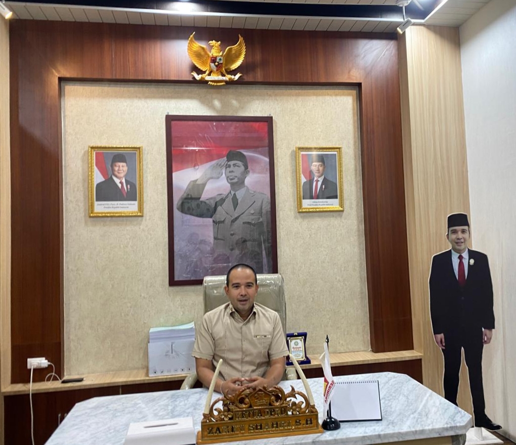 Ketua DPRD Deliserdang Zakky Shahri saat memberikan keterangannya. (Waspada/Edward Limbong).