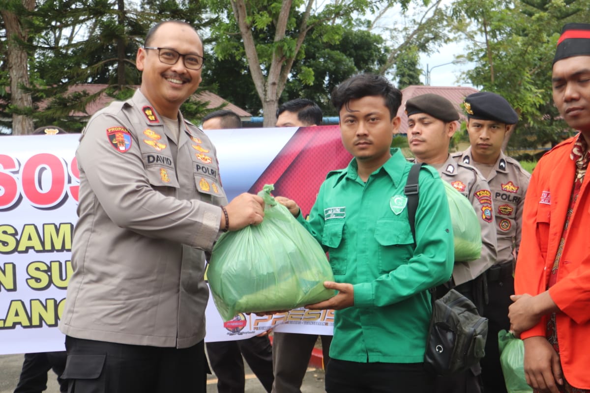 Sambut Ramadan, Polres Langkat  Bersama Mahasiswa Gelar Baksos 