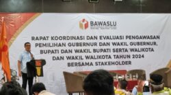 Sekda Labusel, Hery Wahyudi M saat menghadiri rapat koordinasi dan evaluasi Pemilihan Gubernur dan Wakil Gubernur, Bupati dan Wakil Bupati Tahun 2024 bersama stakeholder di Convention Hal Hotel Grand Suma Blok Songo, Kotapinang, Kab. Labusel, Kamis (27/2). /Waspada/Deni Daulay