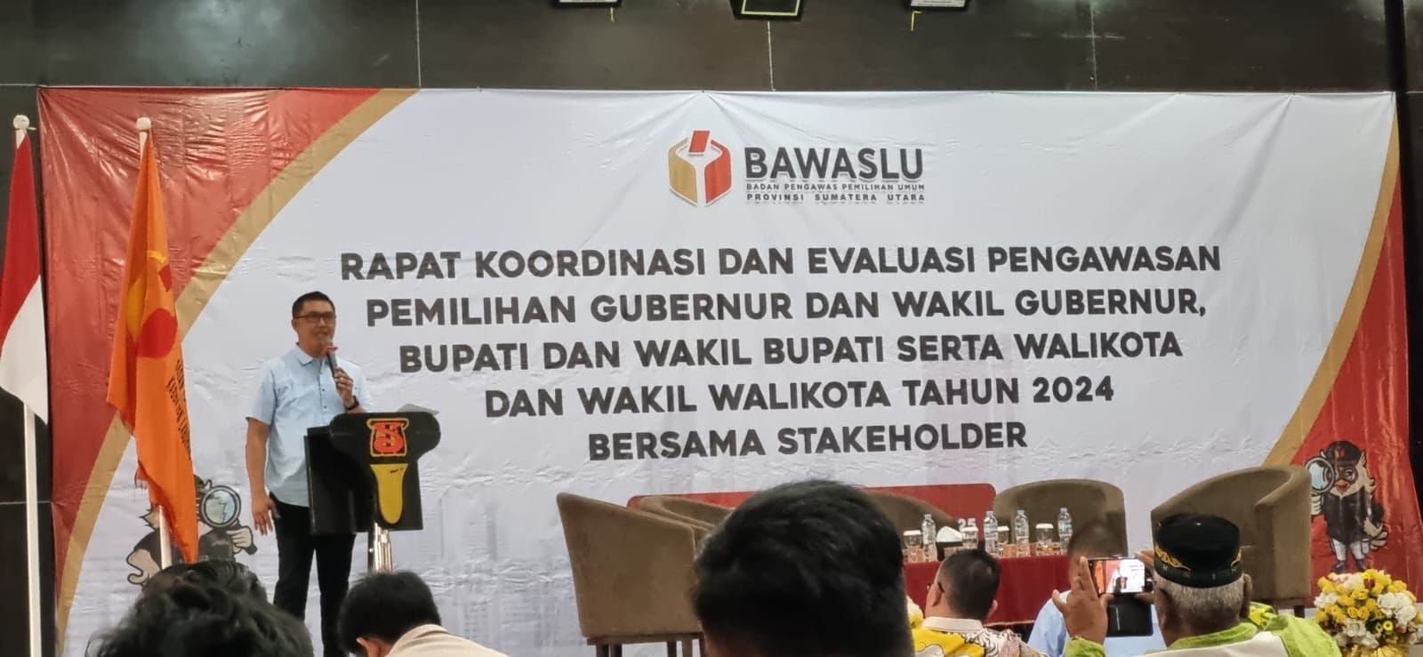 Sekda Labusel, Hery Wahyudi M saat menghadiri rapat koordinasi dan evaluasi Pemilihan Gubernur dan Wakil Gubernur, Bupati dan Wakil Bupati Tahun 2024 bersama stakeholder di Convention Hal Hotel Grand Suma Blok Songo, Kotapinang, Kab. Labusel, Kamis (27/2). /Waspada/Deni Daulay