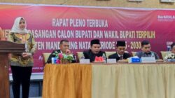 Rapat pleno KPU Madina tetapkan pasangan Saipullah-Atika sebagai Bupati-Wabup Madina terpilih 2025-2030. Waspada/Ali Anhar Harahap