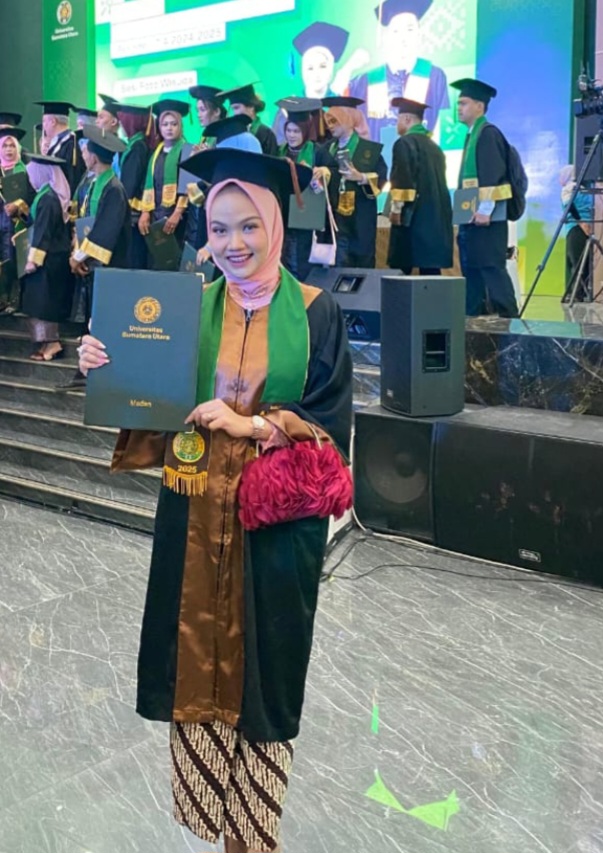 Putri Ceo Sumut24 Group Gandhis Dwi Febrian Diwisuda Pertanian USU T.A 2024/2025, Gandhis: Termakasih Ya, Mama