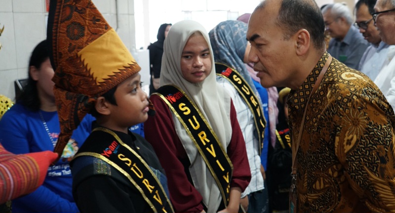 Dokter Dan Perawat RS Adam Malik Peringati Hari Kanker Anak Bersama Pasien