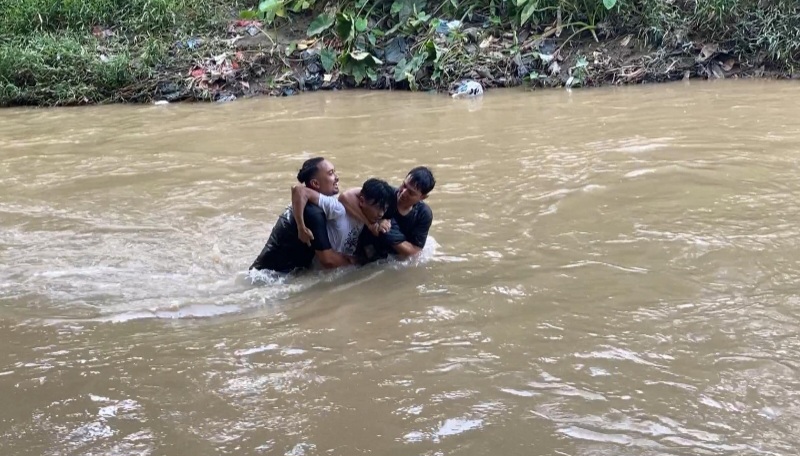 Sat Narkoba Polrestabes Medan Gerebek Barak Narkoba Di Padangbulan