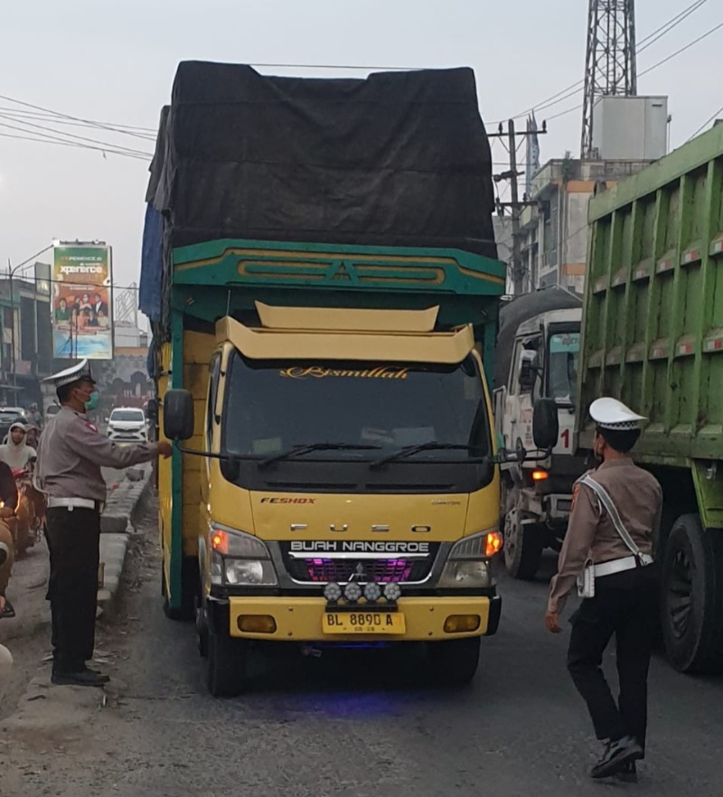 Ops Keselamatan Toba 2025, Unit Lantas Polsek Sunggal Tindak Truk Melebihi Muatan