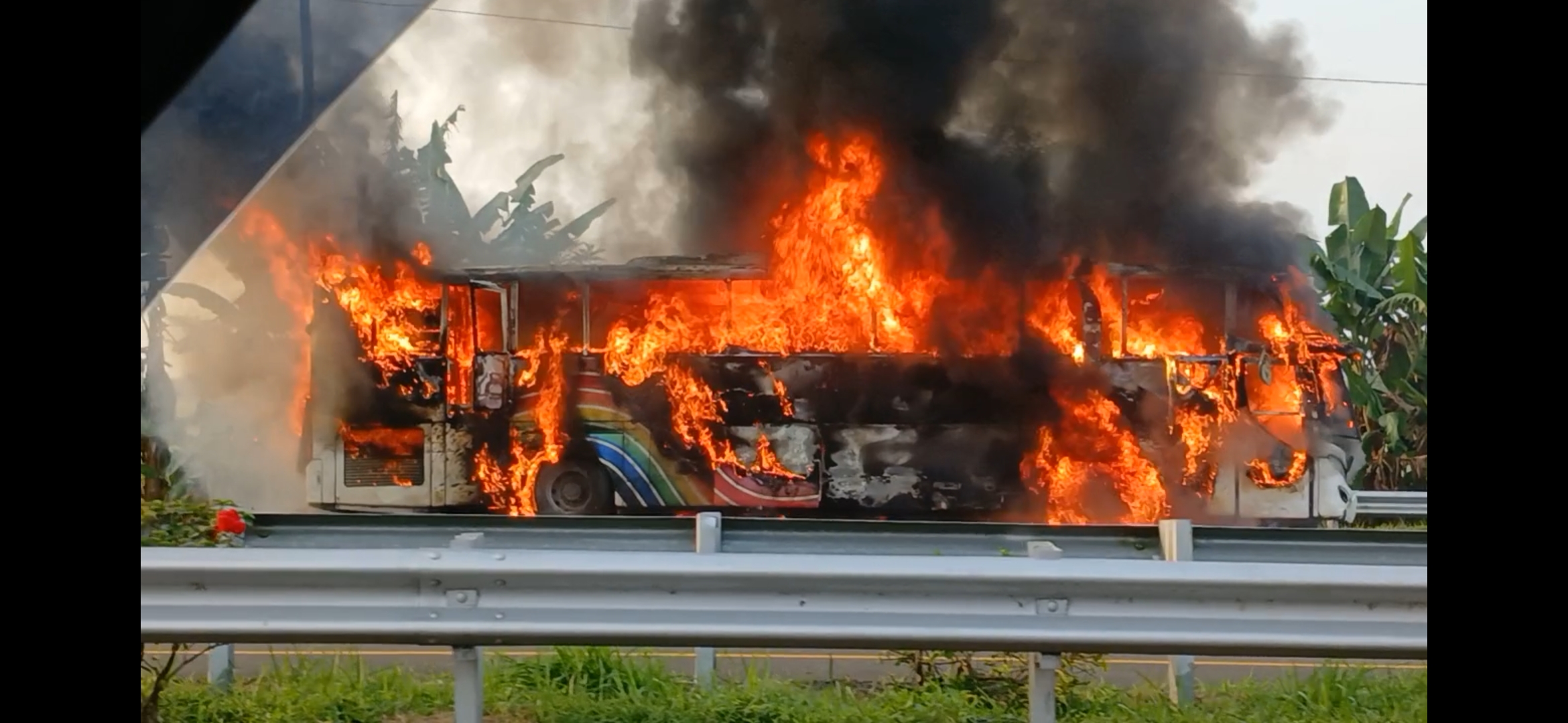 Bus Penumpang Ludes Terbakar Di Tol Medan-Kualanamu