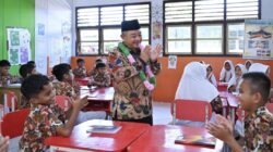 Penguatan Literasi di Sekolah, Mendikdasmen Abdul Mu'ti Kunjungi Sekolah di Maluku Utara