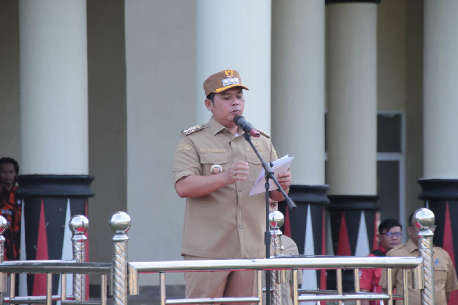 Bupati Putra Mahkota Tekankan Tingkatkan Disiplin Saat Apel Perdana