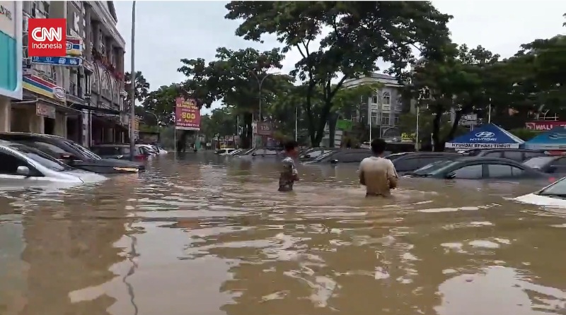 Banjir Bekasi Rendam Mobil, Tangerang Ribuan Rumah