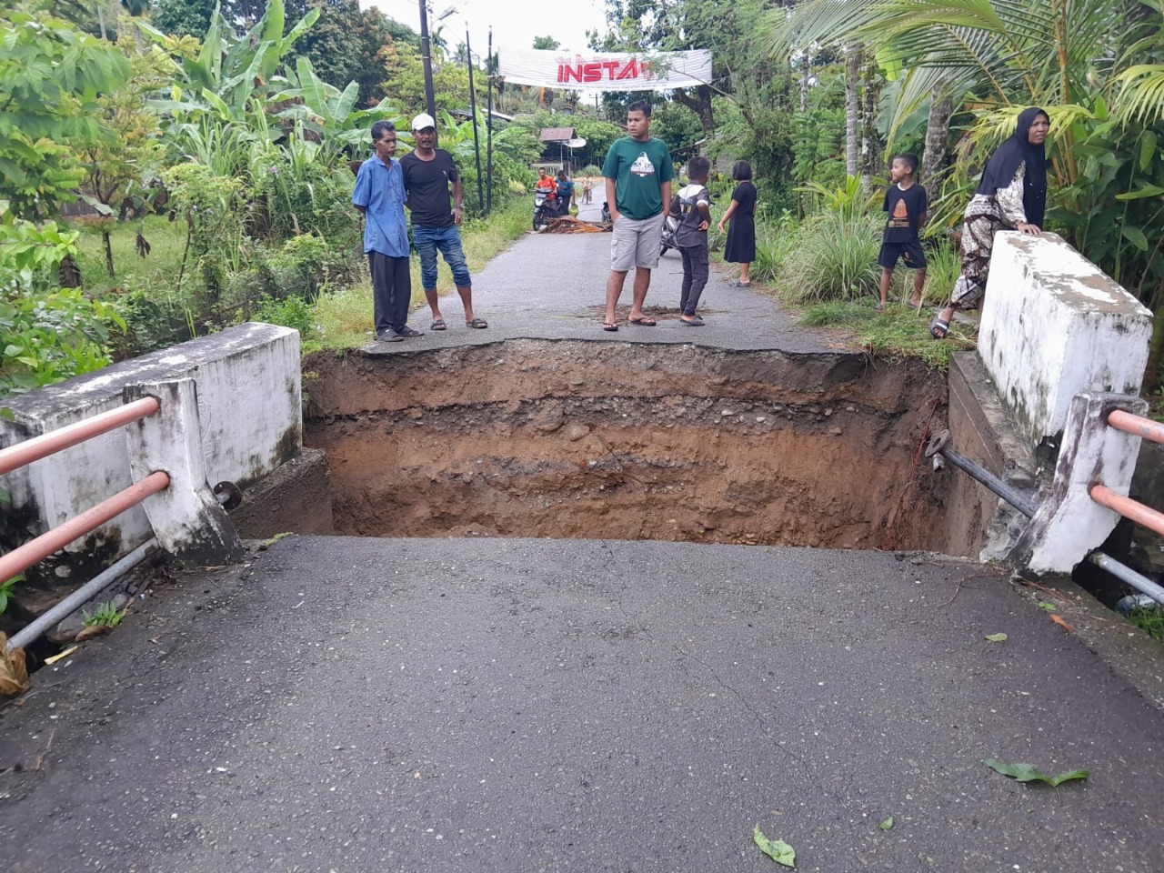 Jembatan Penghubung Antar Desa Di Abdya Putus Diterjang Banjir