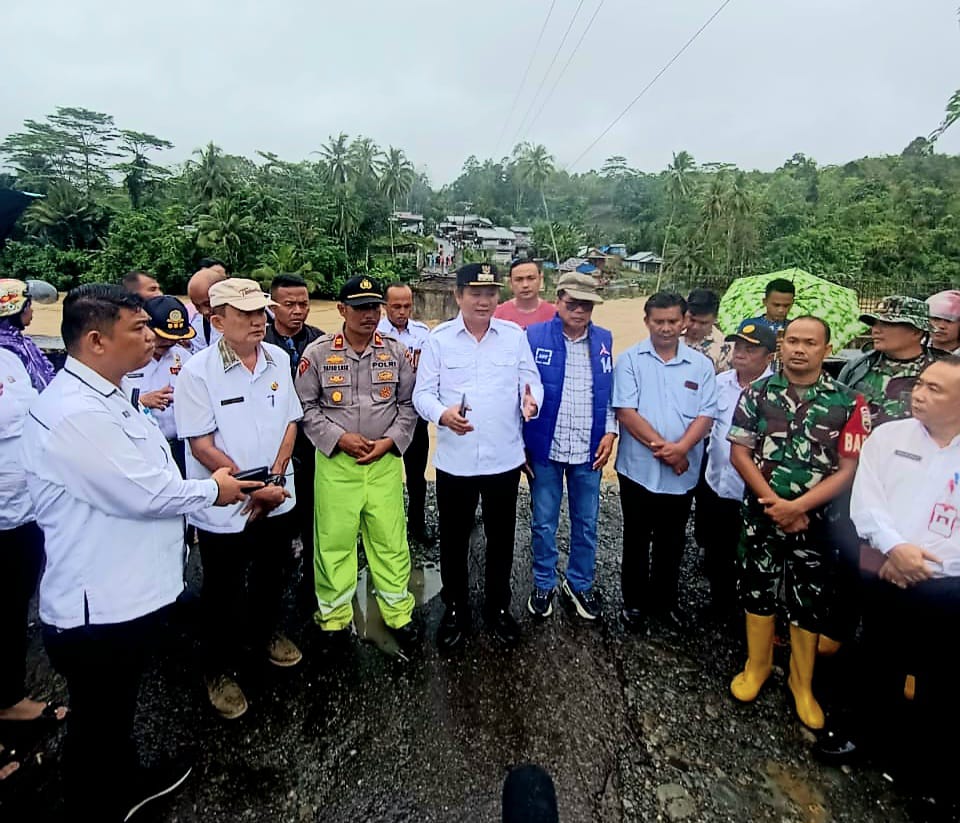 Jembatan Oyo Nisbar Putus Diterjang Banjir